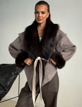 Пальто с мехом фишера