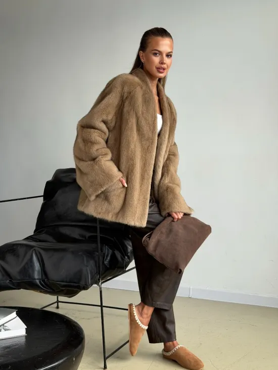 Норковый полушубок V-образный воротник