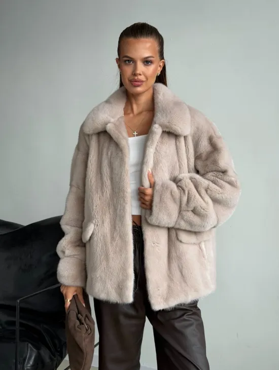 Короткая норковая шуба в цвете нюд