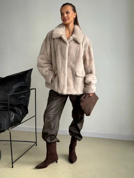 Короткая норковая шуба в цвете нюд
