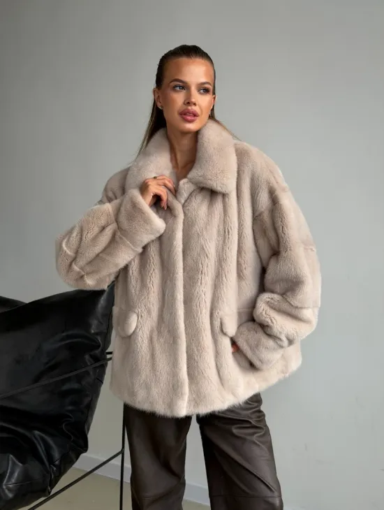 Короткая норковая шуба в цвете нюд