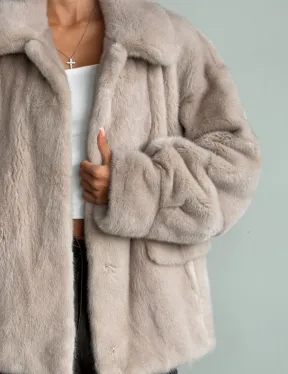 Короткая норковая шуба в цвете нюд