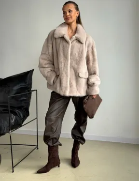 Короткая норковая шуба в цвете нюд