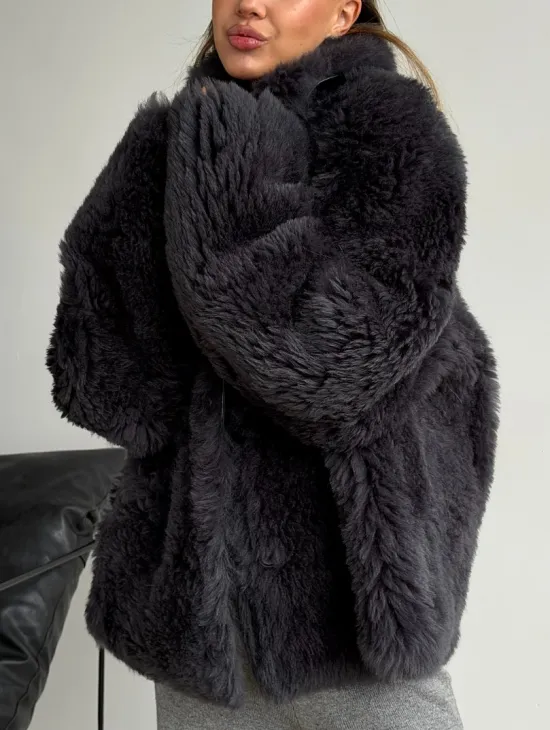 Короткая дубленка из овчины тиградо