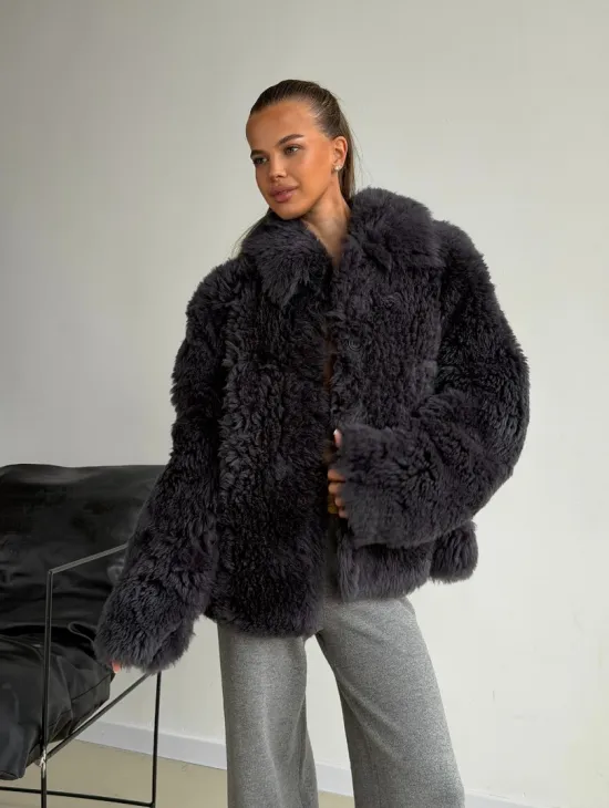 Короткая дубленка из овчины тиградо