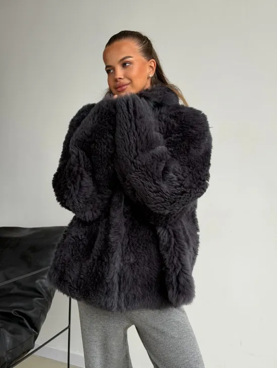 Короткая дубленка из овчины тиградо