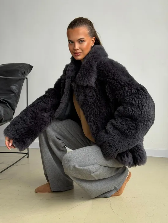 Короткая дубленка из овчины тиградо