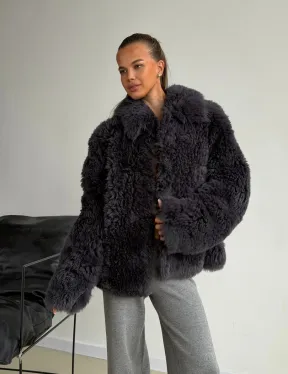 Короткая дубленка из овчины тиградо