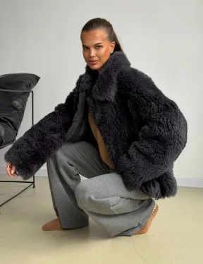 Короткая дубленка из овчины тиградо