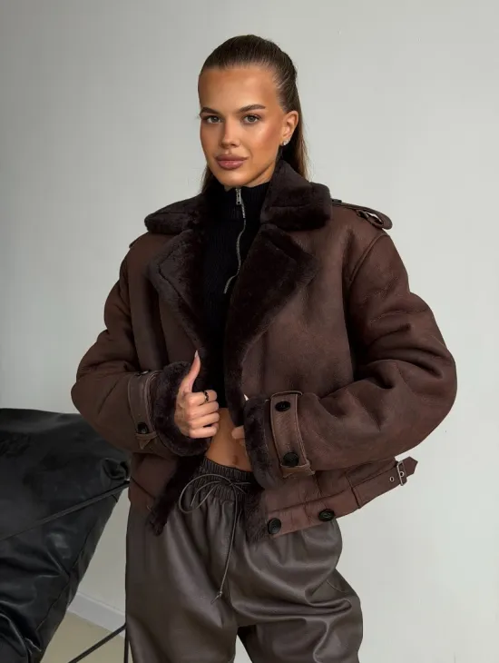 Двубортная короткая дубленка