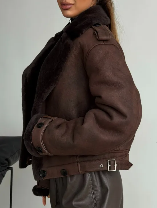 Двубортная короткая дубленка