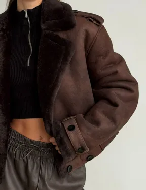 Двубортная короткая дубленка