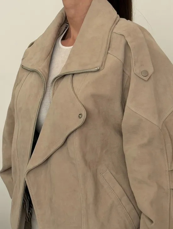 Современная куртка из замшевой кожи