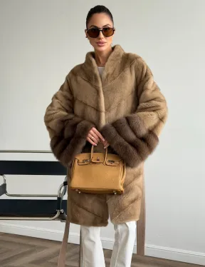 Бежевая норковая шуба с отделкой на рукавах из куницы