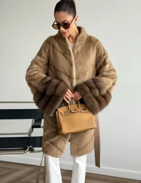 Бежевая норковая шуба с отделкой на рукавах из куницы