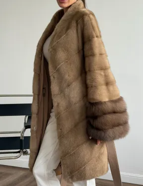 Бежевая норковая шуба с отделкой на рукавах из куницы