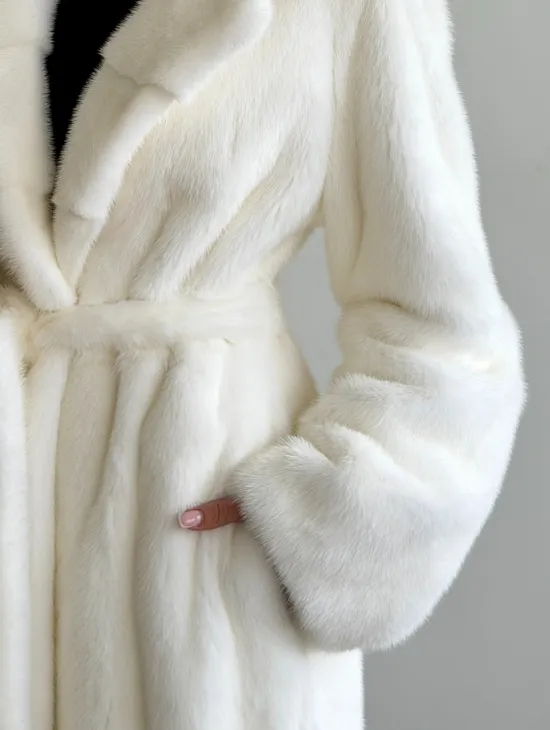 Белая норковая шуба в пол