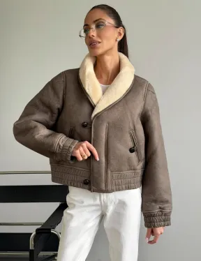 Короткая дубленка - воротник шаль