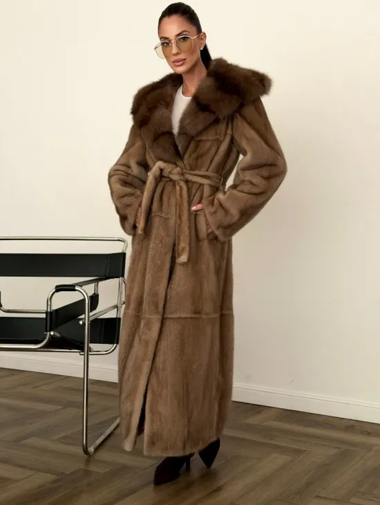 Длинная норковая шуба с капюшоном куница