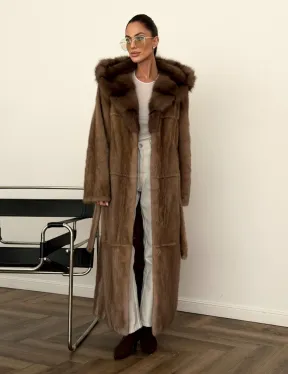 Длинная норковая шуба с капюшоном куница