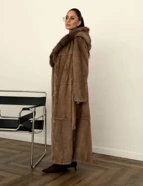 Длинная норковая шуба с капюшоном куница