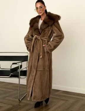 Длинная норковая шуба с капюшоном куница