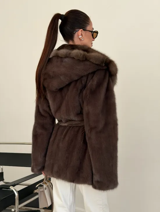Коричневый норковый полушубок с мехом куницы