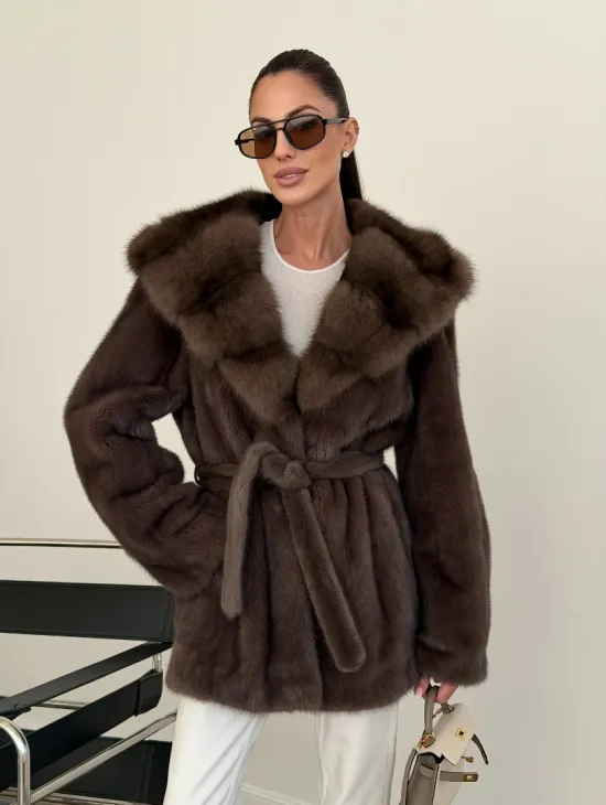 Коричневый норковый полушубок с мехом куницы
