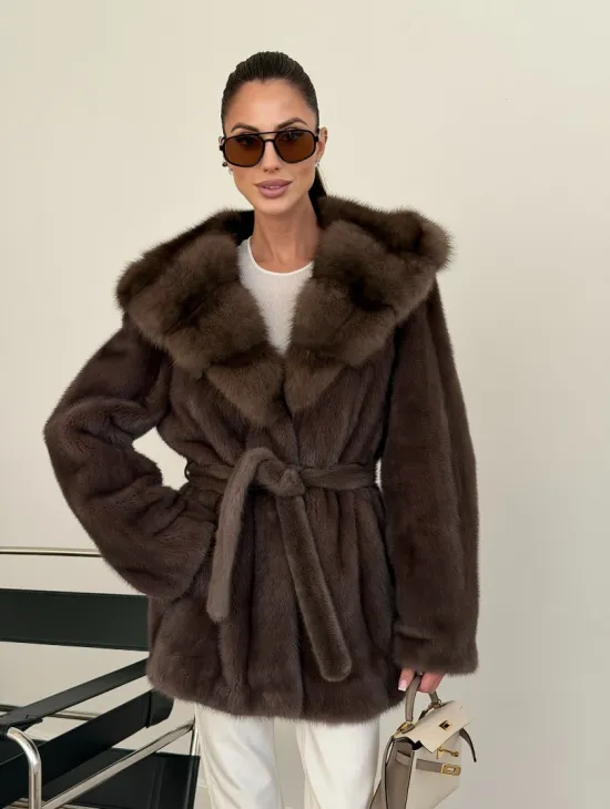 Коричневый норковый полушубок с мехом куницы