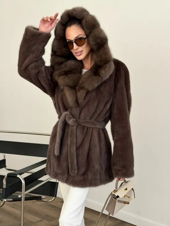 Коричневый норковый полушубок с мехом куницы