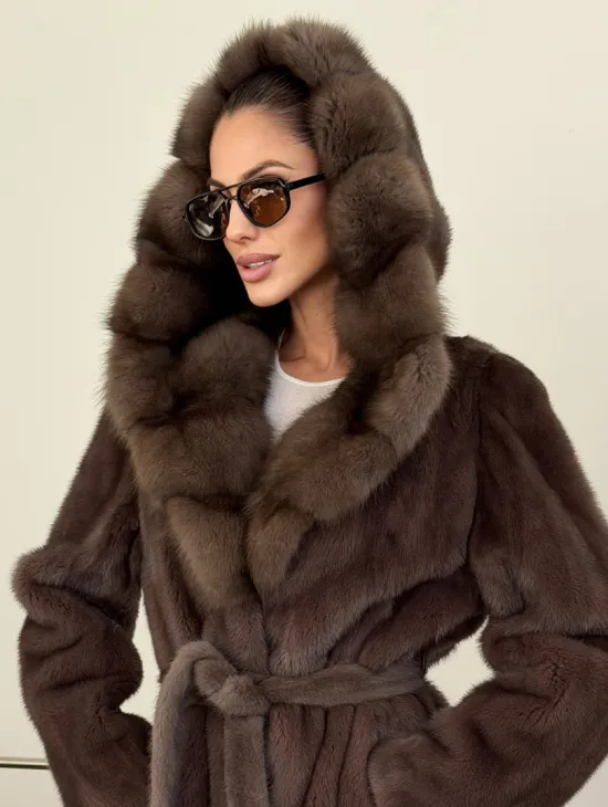 Коричневый норковый полушубок с мехом куницы
