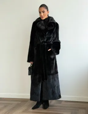 Черная шуба из меха норки - классический стиль