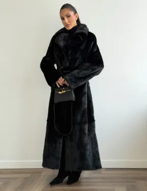 Черная шуба из меха норки - классический стиль