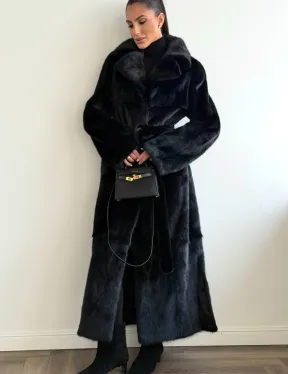 Черная шуба из меха норки - классический стиль