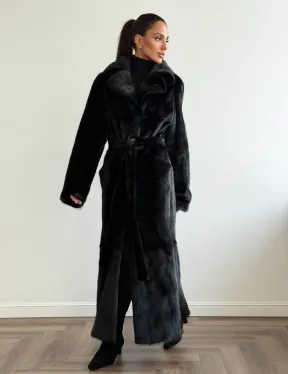 Черная шуба из меха норки - классический стиль