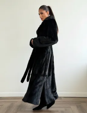 Черная шуба из меха норки - классический стиль