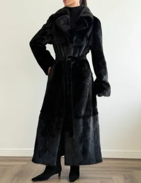Черная шуба из меха норки - классический стиль
