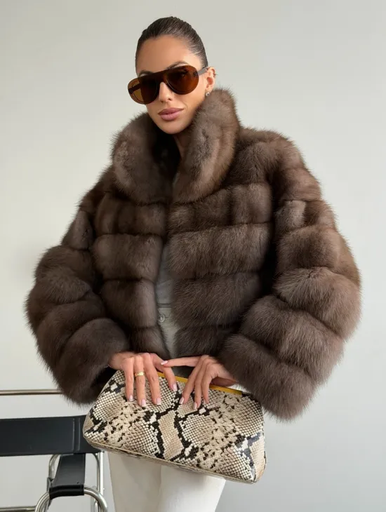 Короткая шуба из куницы - цвет трюфель