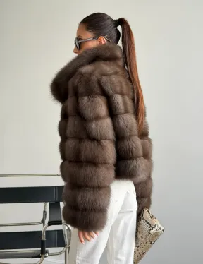 Короткая шуба из куницы - цвет трюфель