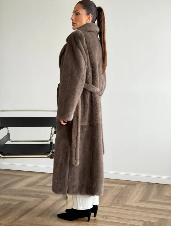 Прямая норковая шуба с поясом