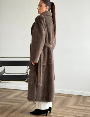 Прямая норковая шуба с поясом