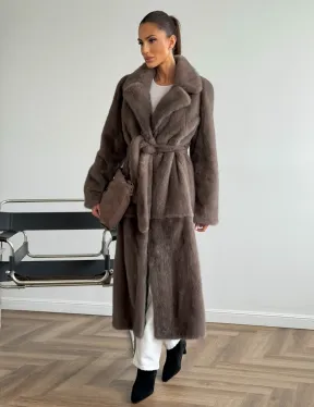 Прямая норковая шуба с поясом