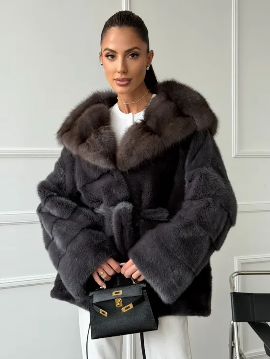 Графитовая шуба с капюшоном из куницы