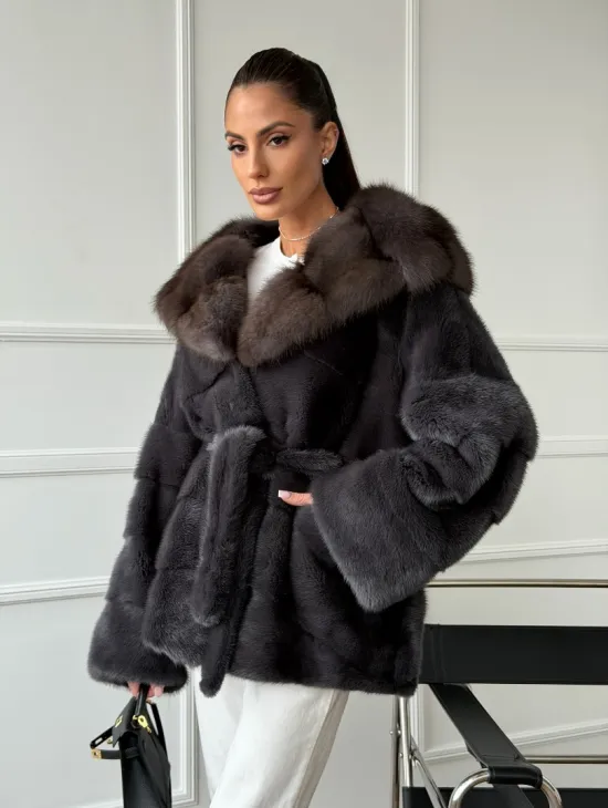 Графитовая шуба с капюшоном из куницы