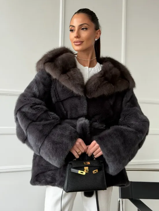 Графитовая шуба с капюшоном из куницы