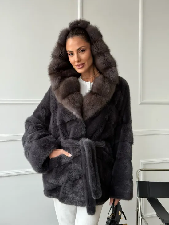 Графитовая шуба с капюшоном из куницы
