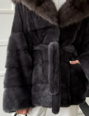 Графитовая шуба с капюшоном из куницы