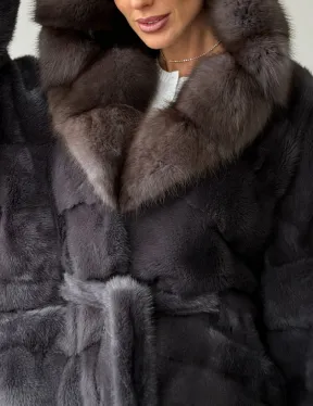 Графитовая шуба с капюшоном из куницы