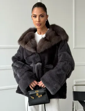 Графитовая шуба с капюшоном из куницы