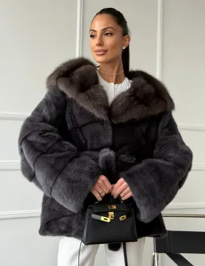 Графитовая шуба с капюшоном из куницы